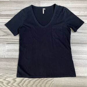 Banana Republic Black Timeless Pocket V-Neck T-Shirt Size Small